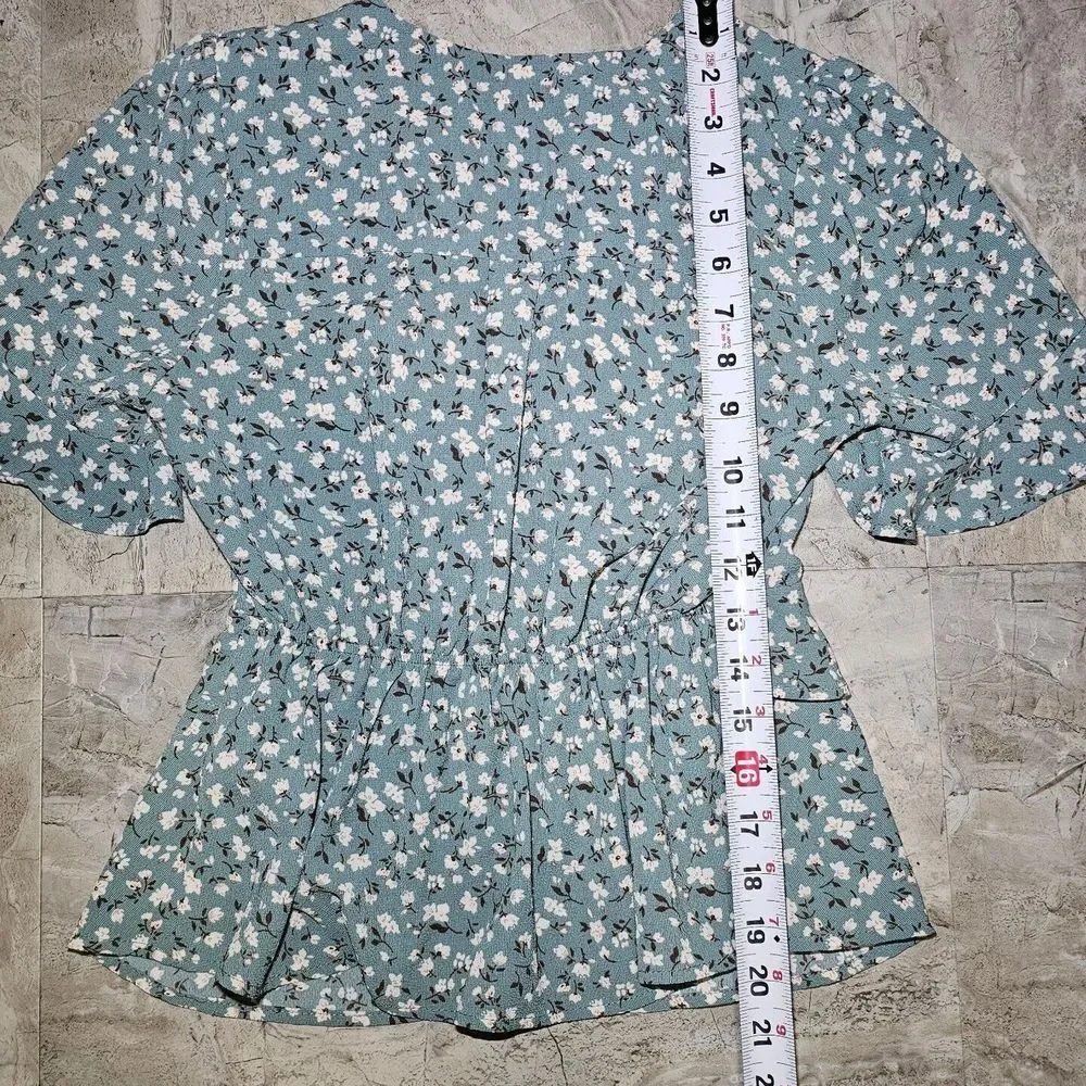 Monteau Los Angeles Womens Green Floral Flutter Short Sleeve Wrap Tunic Shirt SM - Picture 4 of 7